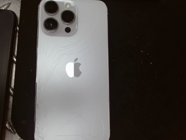 Iphone 14 pro max cracked back scratches