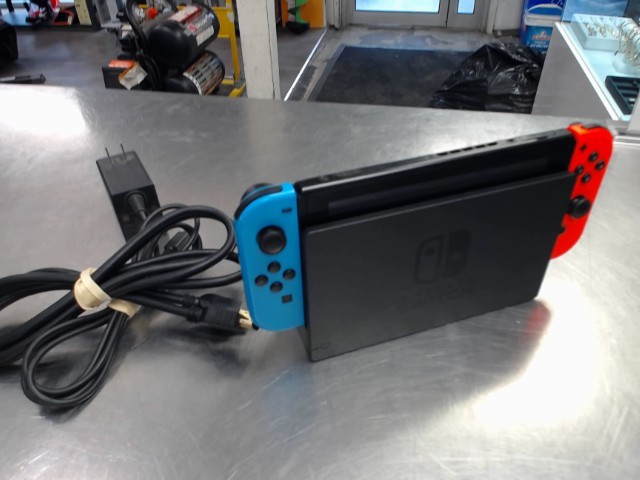 Nintendo switch avec dock + fil + jeu