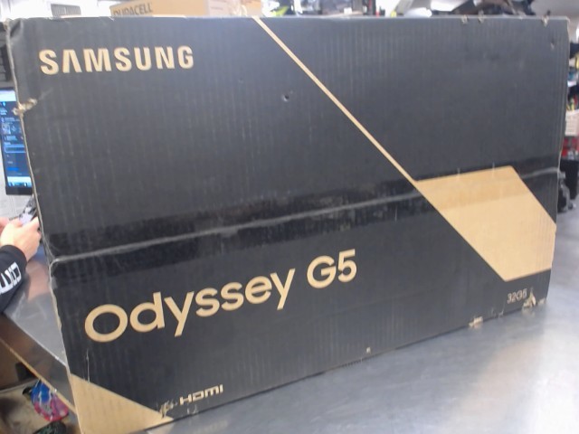 Ecrant de gaming curved 32 pouce boite