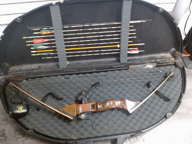 Compound bow brown bear in case+ acc