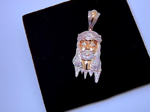 BRELOQUE EN OR 10KT AVEC DIAMANTS