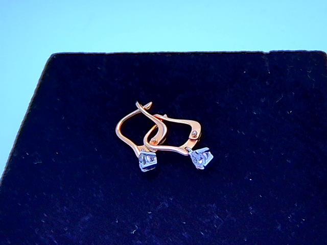 BOUCLES D OREILLES EN OR 18KT AVEC DIAMA