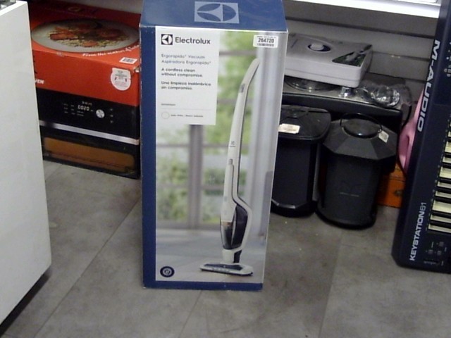 Vacuum cleaner in box