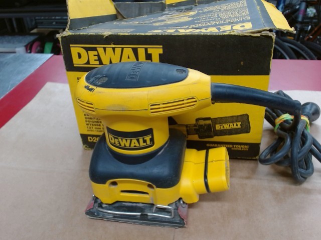 Ponceuse orbital dewalt