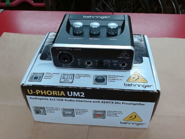 Audio interface u-phoria um2