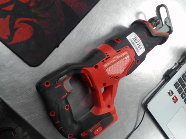 Scie va et viens rouge sans batterie