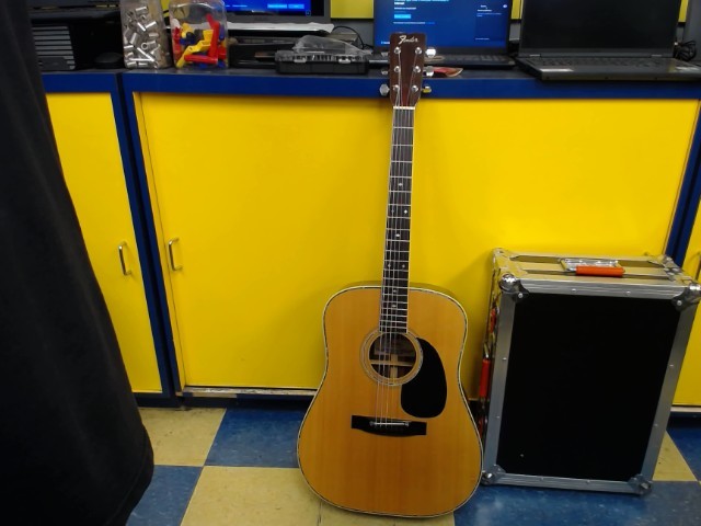 Guitare accoustique avec case