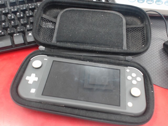 Switch lite gris + chargeur + case