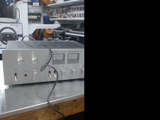 Vintage 1978 stereo integrated amplifier