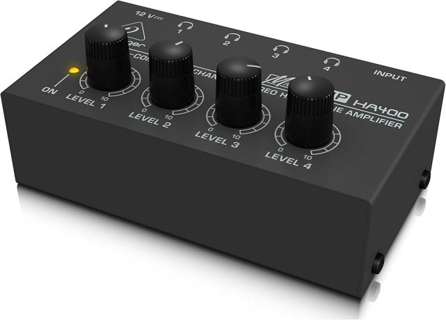 Stereo headphone amplifier