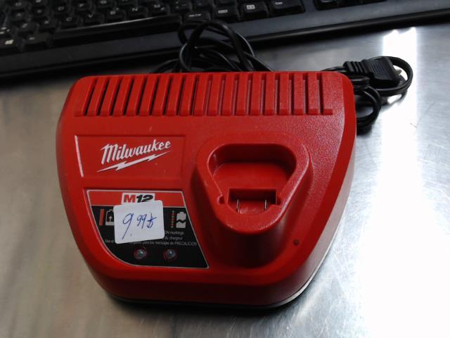 Chargeur milwaukee