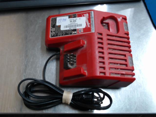 Chargeur milwaukee
