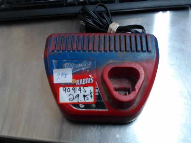 Chargeur milwaukee