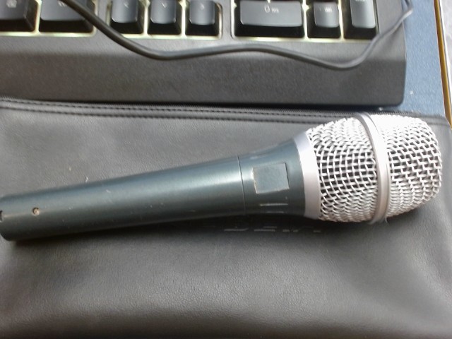 Mic audiso shure beta with case