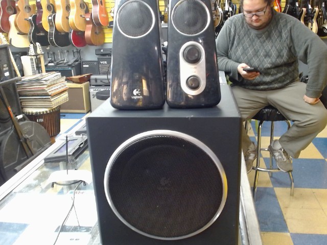 Speaker system z523 with both speaker