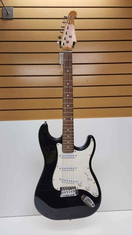 Guitare electrique noir/blanche strat