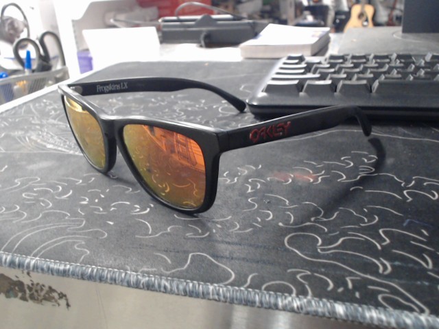 Lunettes oakley frogskins noir/ruby