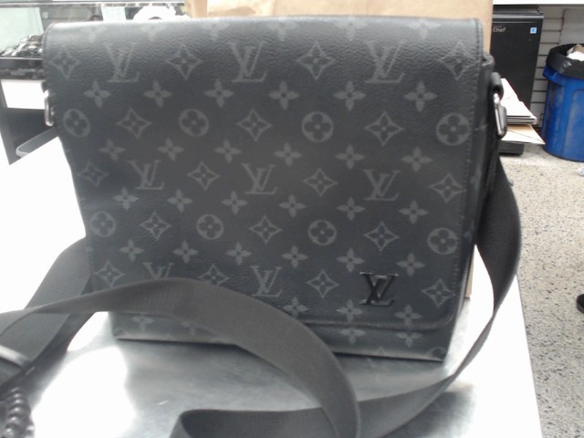 Sac noir messenger lv achat ici