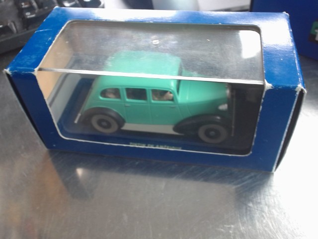 La voiture des gangsters de tintin en am