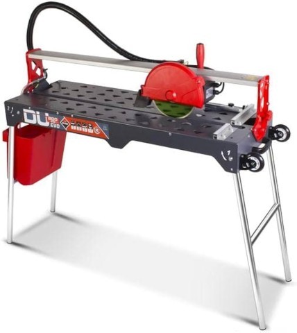 Une scie a eau pour sirramique