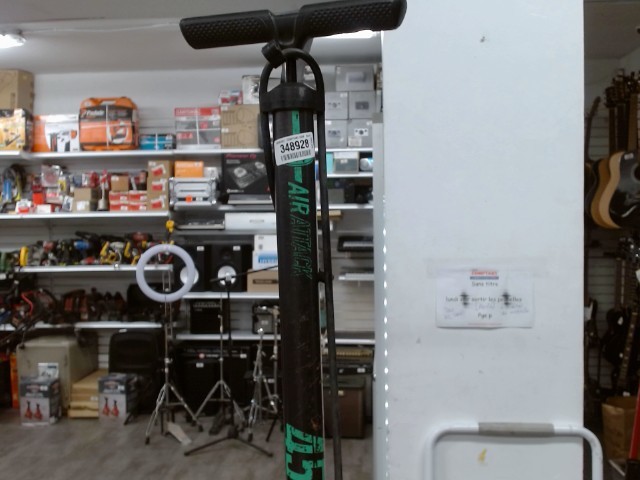 Pump a velo noir et vert