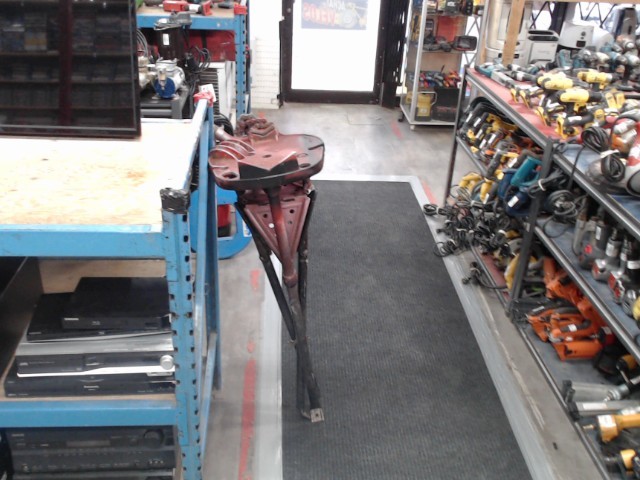 Tristand chain vise(1/8-6'')