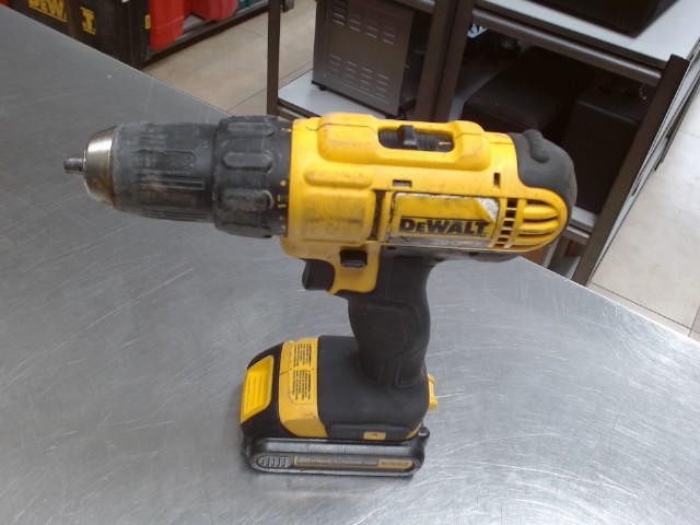 Drill dewalt av batterie