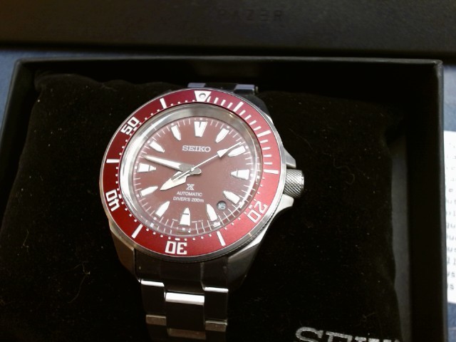 Montre de hommes face rogue avec boite