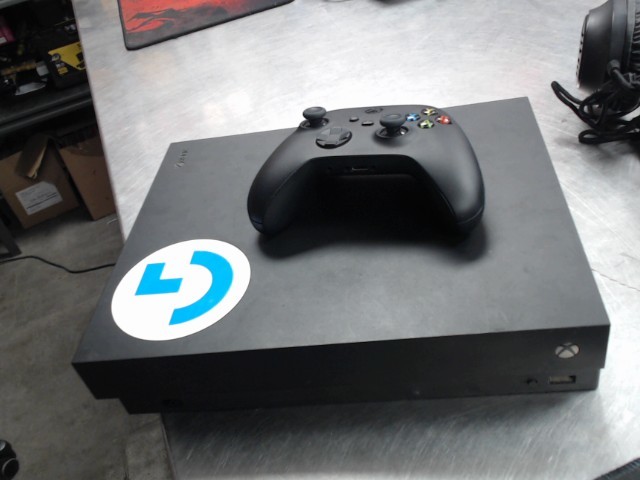 Xbox onex 1tb  avec manette