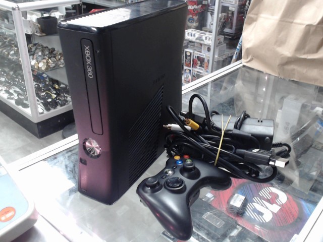 Xbox 360 noir avec fils et manette