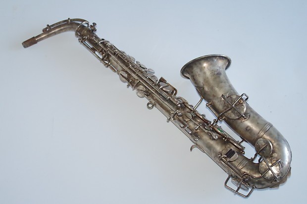 Saxophone alto avec support