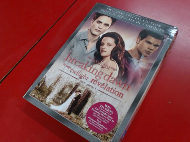 The twilight saga breaking dawn