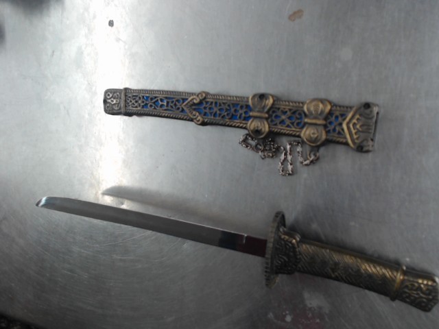 Petite dague style ancien