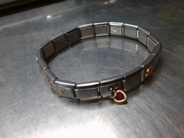Bracelet de stainless avec breloque or