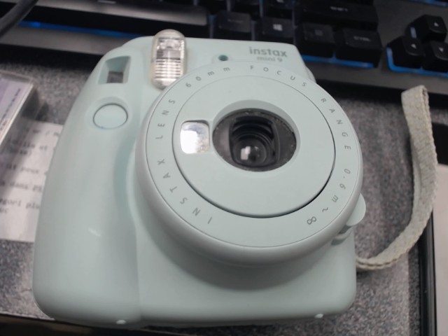 9 camera instax mino bleu