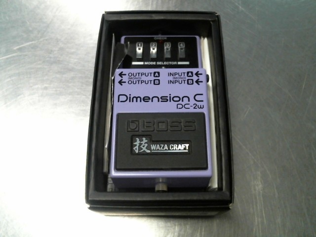 Pedale de guitare boss en boite