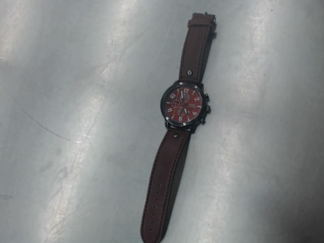 Montre xinew cadran noir bracelet brun