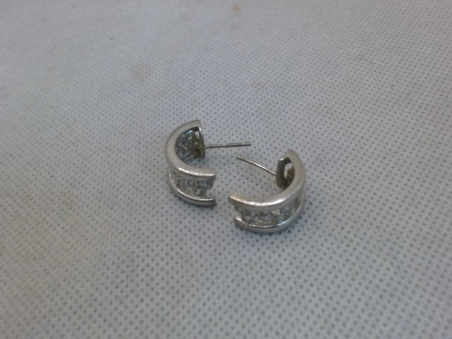 Boucle d'orelle en argent avec pierres