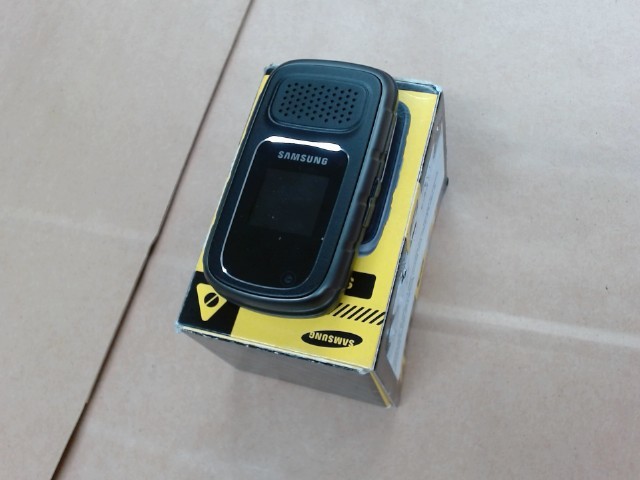 Cell flip phone+chargeur+boite