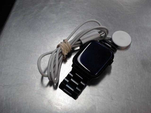 Apple series 7 44mm noir + chargeur