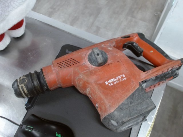 Grosse perseuse a bat no bat rouge 36v