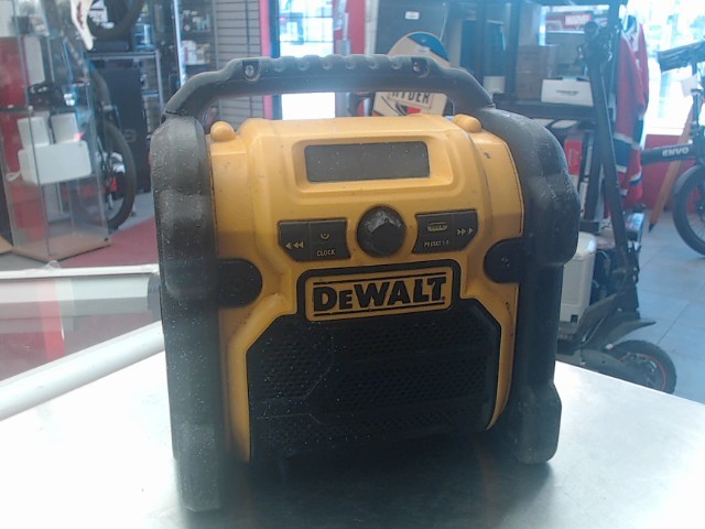 Radio de chantier sf un peu de peinture