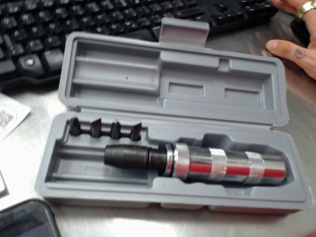 Tournevis a percussion