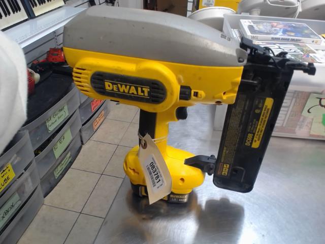 Cloueuse dewalt avec batt