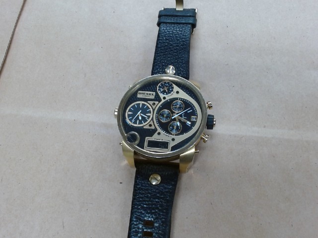 Montre fond noir quartz