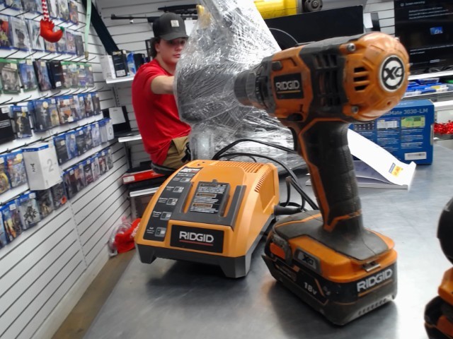 Kit de perceuse avec chargeur