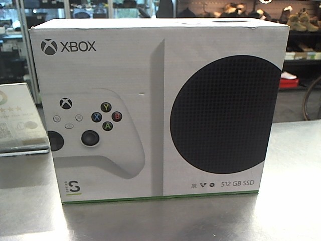 Xbox serie s dans boite + manette