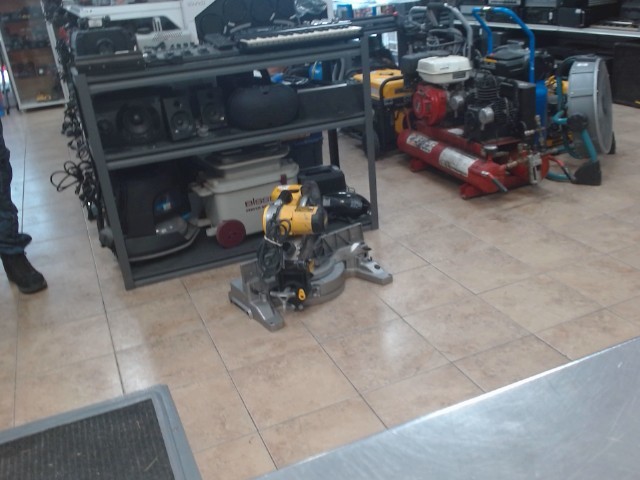 Scie a onglet dewalt 12pouces