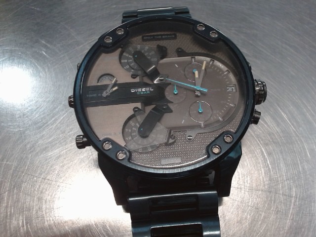 Montre diesel dans bo blanche