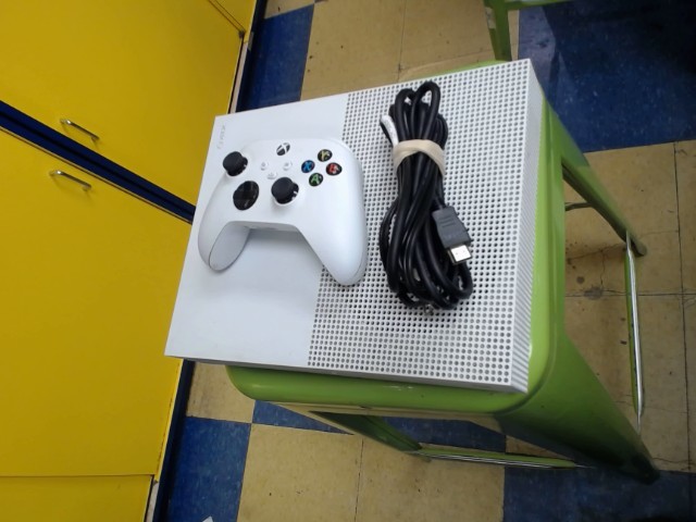 Console avec une manette